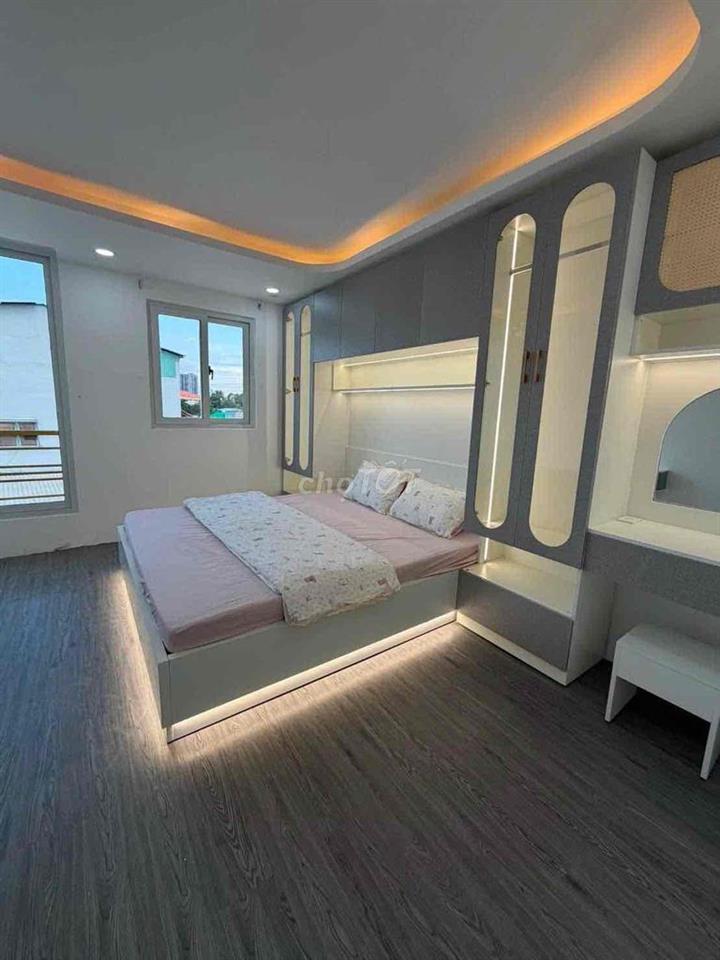 Nhà 3 Lầu có sổ hồng Q7