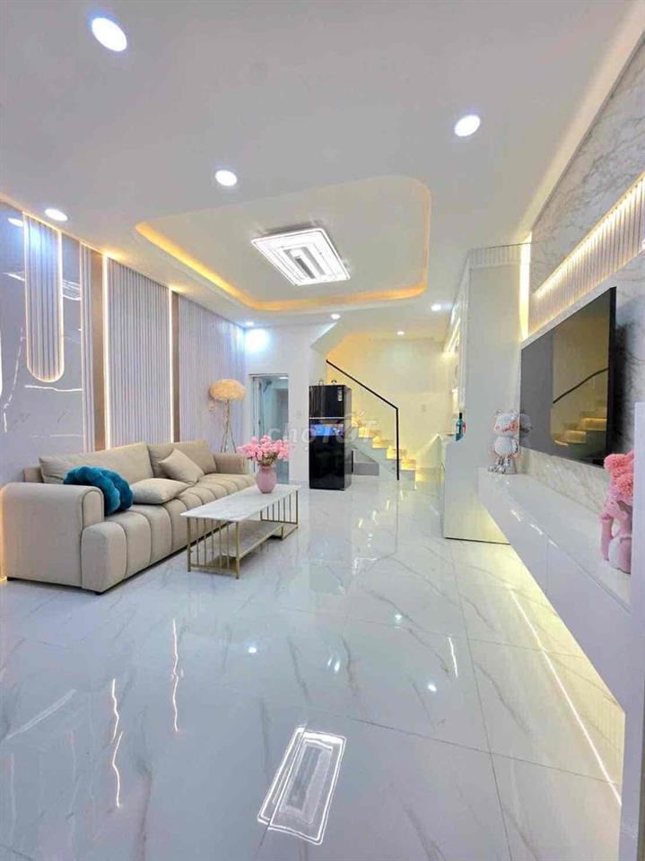 Nhà có sổ hồng gần sát đường Huỳnh Tấn Phát Q7