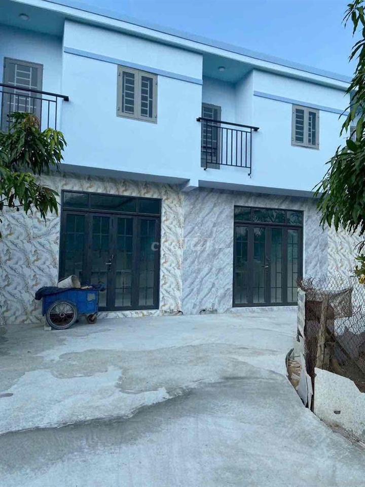 nhà 1 trệt 1 lầu  long hậu giáp nhà bè