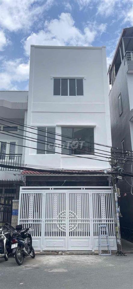 CẦN CHO THUÊ NHÀ NGAY MẶT TIỀN KD XE HOI 2 LẦU ST