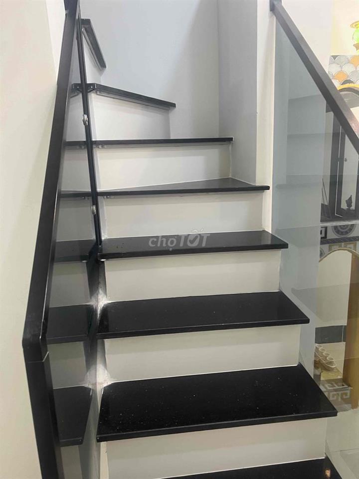 BÁN CĂN NHÀ HẺM XE HƠI NGAY NGUYỄN VĂN QUỲ CHUẨN 100%