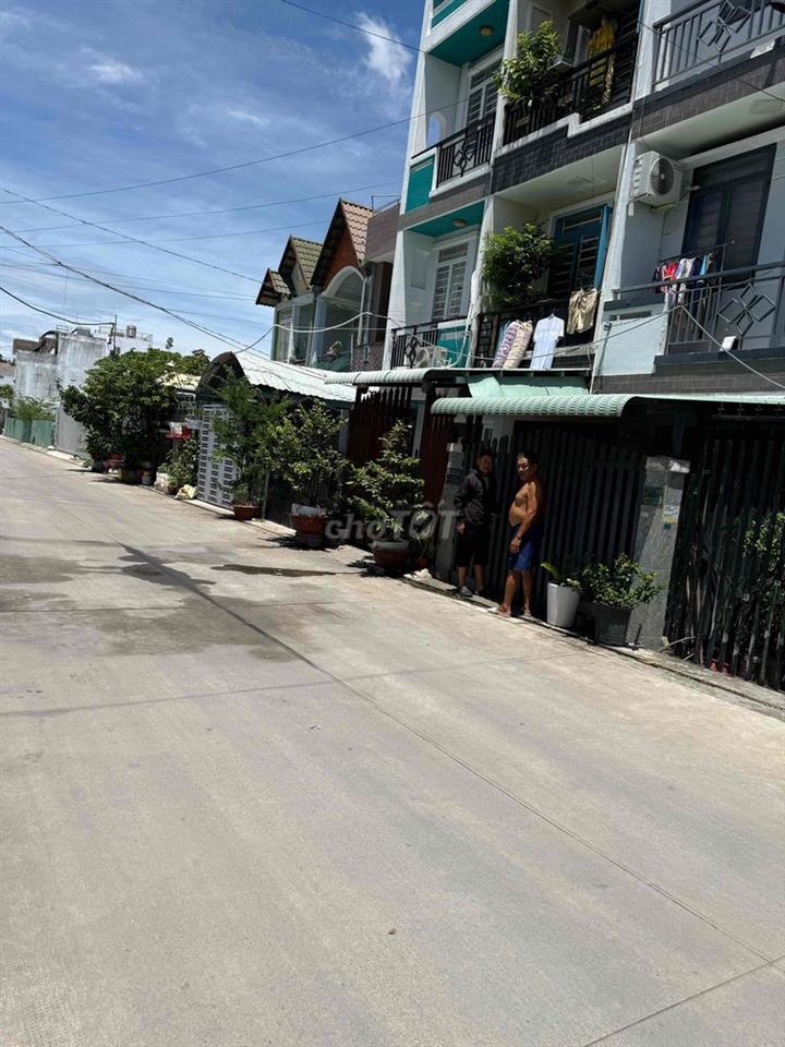 Cần Bán nhà Hẽm ô tô ,3m x10  có nhiều tiện ich , gần chợ , sieu Thi .