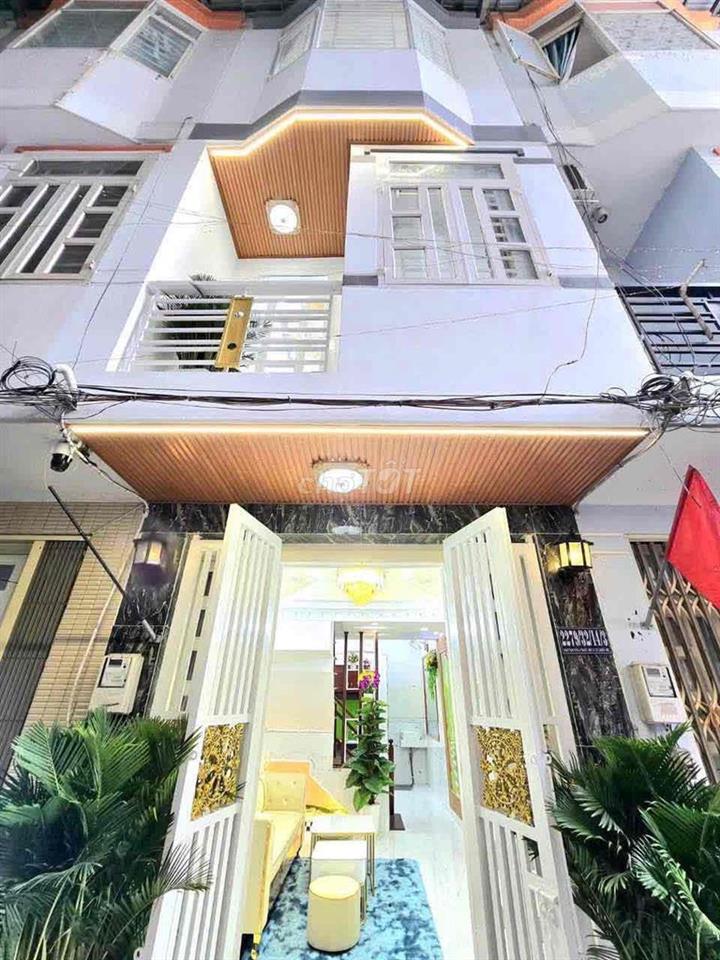 Bán nhà có sân thượng , 3 lầu hẻm thoáng gần đường lộ lớn và xe hơi tớ