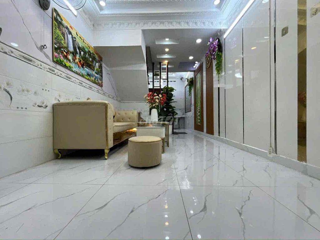 Bán nhà có sân thượng , 3 lầu hẻm thoáng gần đường lộ lớn và xe hơi tớ