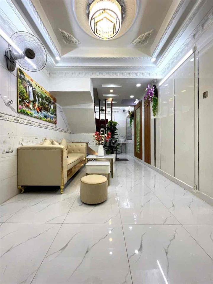 Bán nhà có sân thượng , 3 lầu hẻm thoáng gần đường lộ lớn và xe hơi tớ
