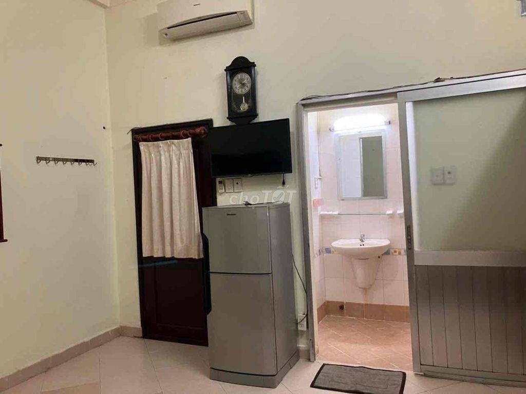 Cần cho thuê phòng hẻm 689 trần xuân soạn quận 7