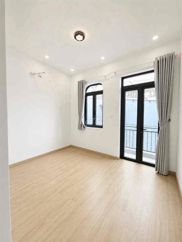 BÁN NHÀ SÁT Q7, CÁCH HẺM XE HƠI 10M. TIỆN ÍCH ĐẦY ĐỦ, DÂN CƯ AN NINH.
