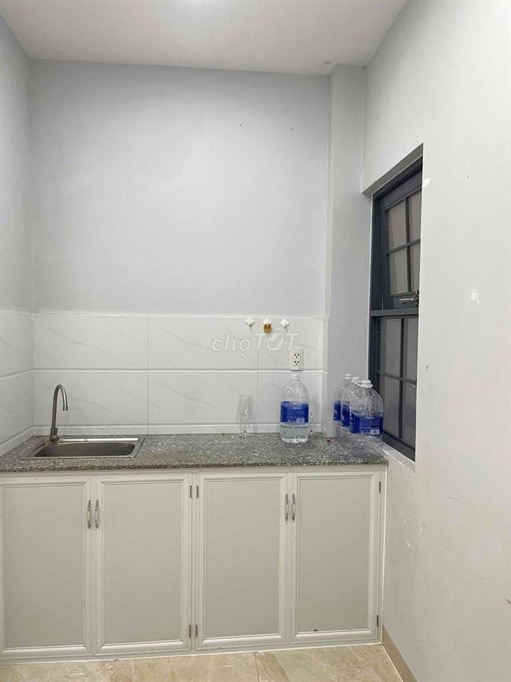 Phòng mới, máy lạnh mới tiết kiệm điện, Đường vào xe hơi