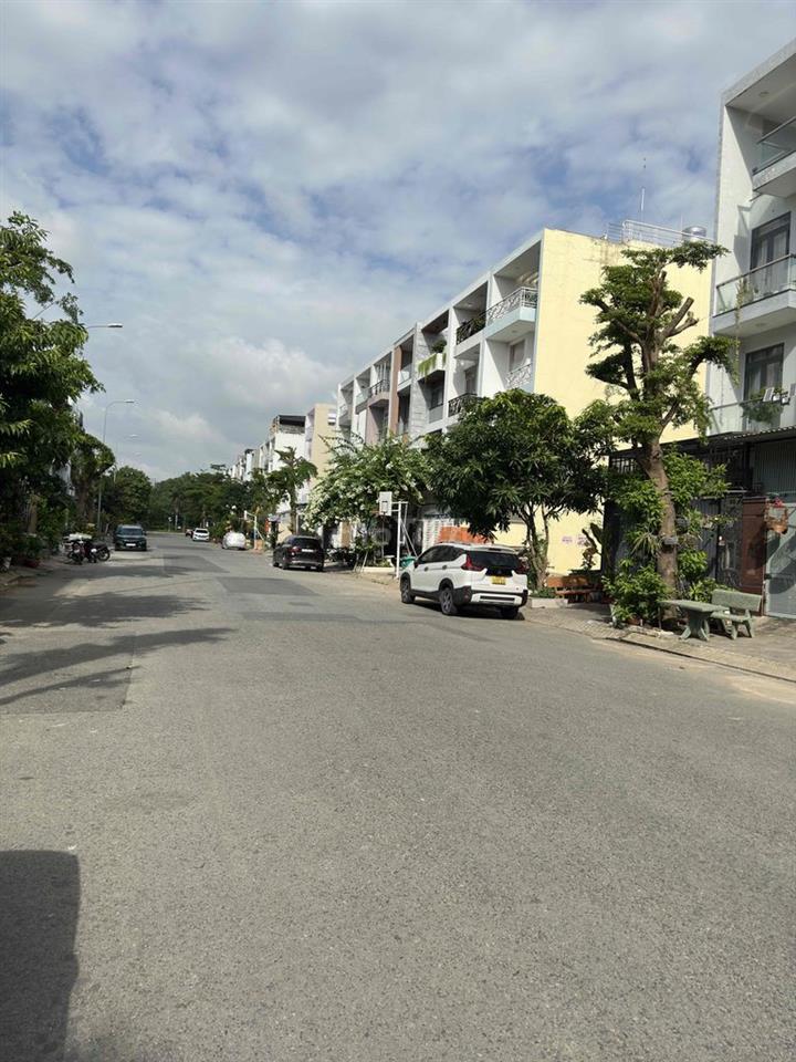 Nhà 1 hầm 1T3L nội thất cao cấp KDC Đại Phúc - Bình Chánh bán 17,6 tỷ
