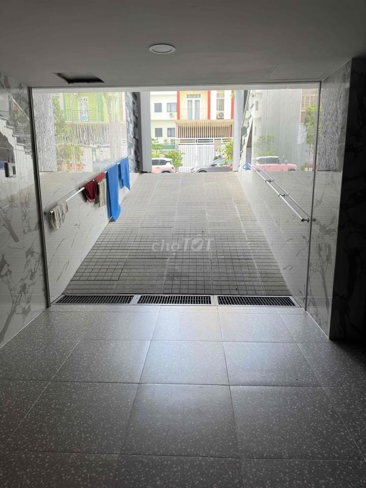 Nhà 1 hầm 1T3L nội thất cao cấp KDC Đại Phúc - Bình Chánh bán 17,6 tỷ
