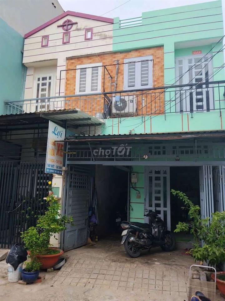 nhà ở khu vực yên tĩnh có 2 căn riêng biệt hiện đang cho thuê 1 căn 