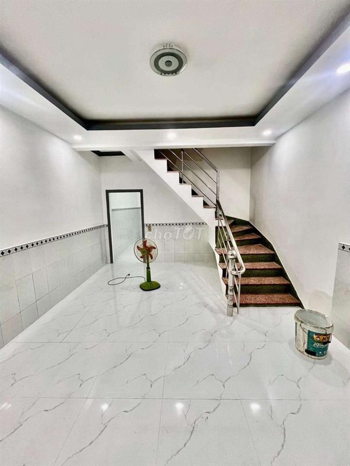 
Q7, Nhà mới ở ngay, Cạnh Phú Mỹ Hưng, Sân để xe rộng, KDC không ngập