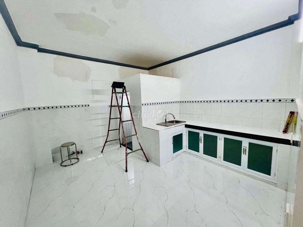
Q7, Nhà mới ở ngay, Cạnh Phú Mỹ Hưng, Sân để xe rộng, KDC không ngập