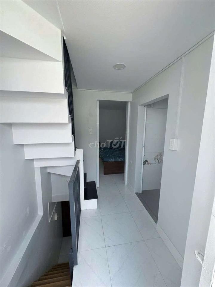 Nhà Mới trệt lững lầu 2pn đường lê văn lương