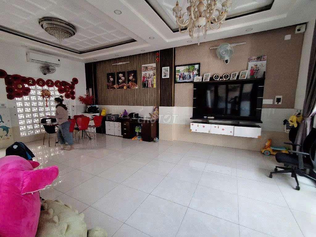 Nhà Ngang 8m2 cực kì hiếm ngay trung tâm ủy ban Nhà bè.