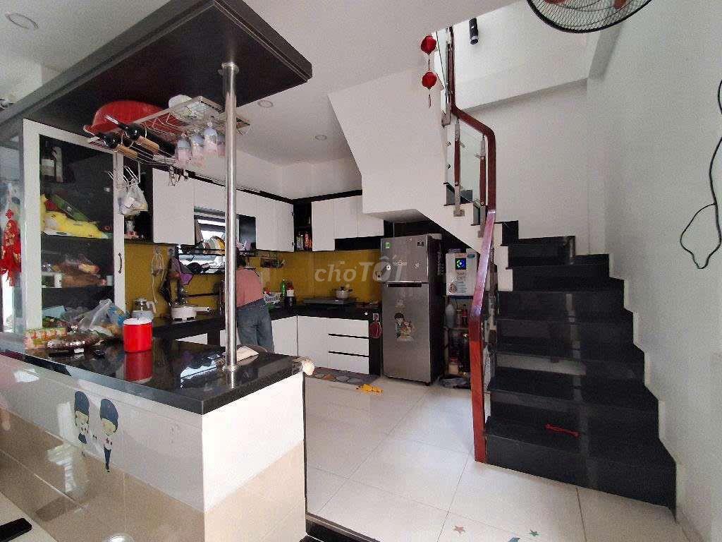 Nhà Ngang 8m2 cực kì hiếm ngay trung tâm ủy ban Nhà bè.