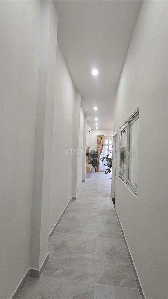 Nhà xe hơi quay đầu 80m2 vào ở liền đường lê văn lương 