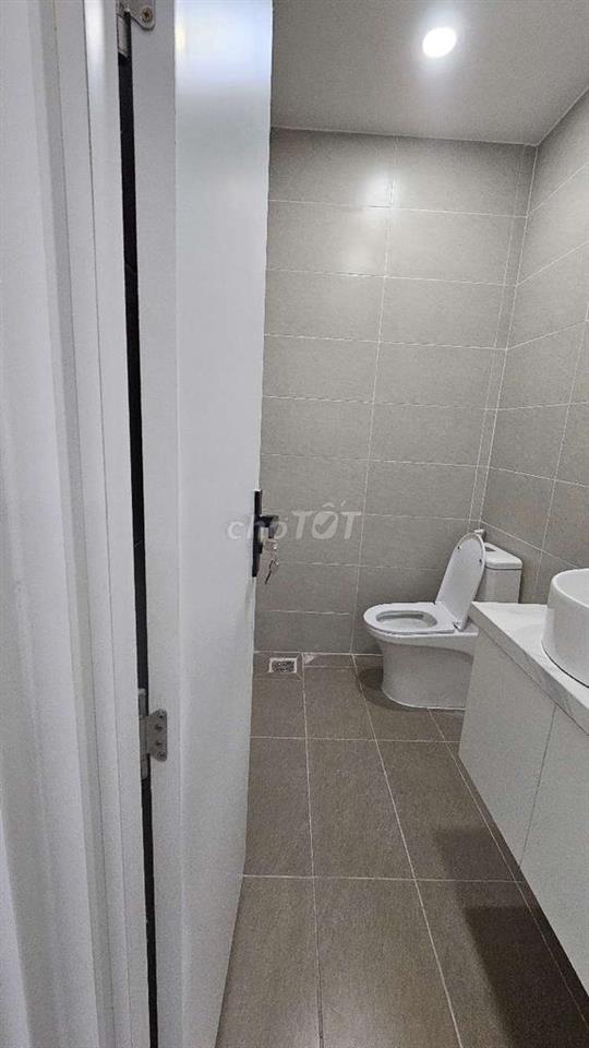 Nhà xe hơi quay đầu 80m2 vào ở liền đường lê văn lương 