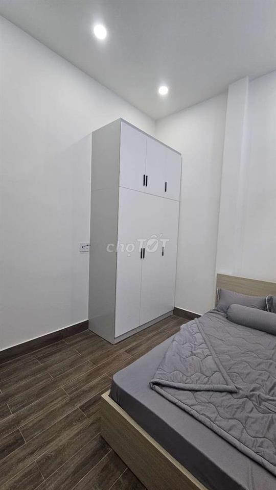 Nhà xe hơi quay đầu 80m2 vào ở liền đường lê văn lương 
