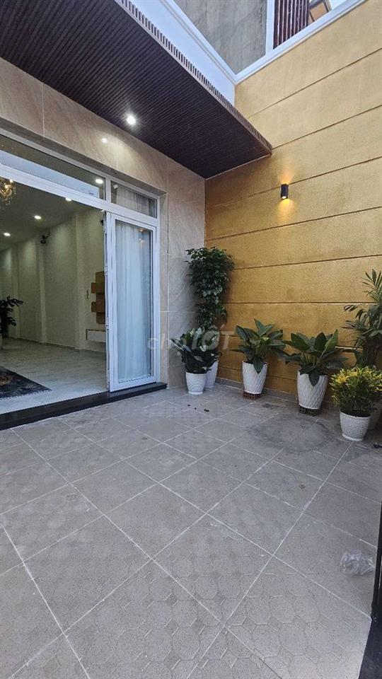 Nhà xe hơi quay đầu 80m2 vào ở liền đường lê văn lương 