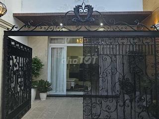 Nhà xe hơi quay đầu 80m2 vào ở liền đường lê văn lương 