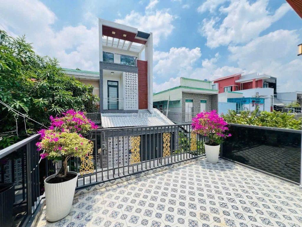 NHÀ 4 PHÒNG NGỦ NGAY UỶ BAN HUYỆN NHÀ BÈ SÂN XE HƠI.