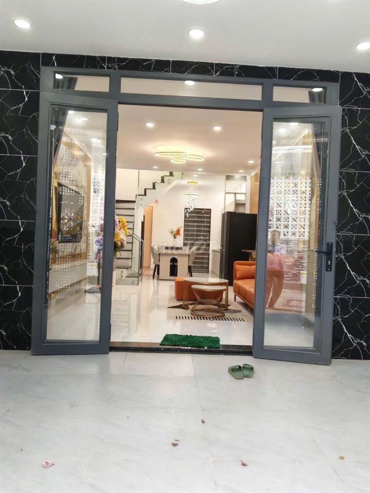 NHÀ 4 PHÒNG NGỦ NGAY UỶ BAN HUYỆN NHÀ BÈ SÂN XE HƠI.