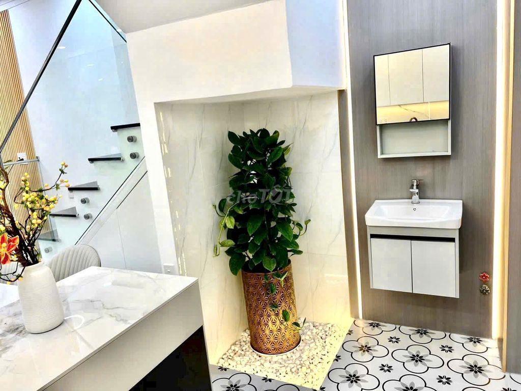 NHÀ 4 PHÒNG NGỦ NGAY UỶ BAN HUYỆN NHÀ BÈ SÂN XE HƠI.