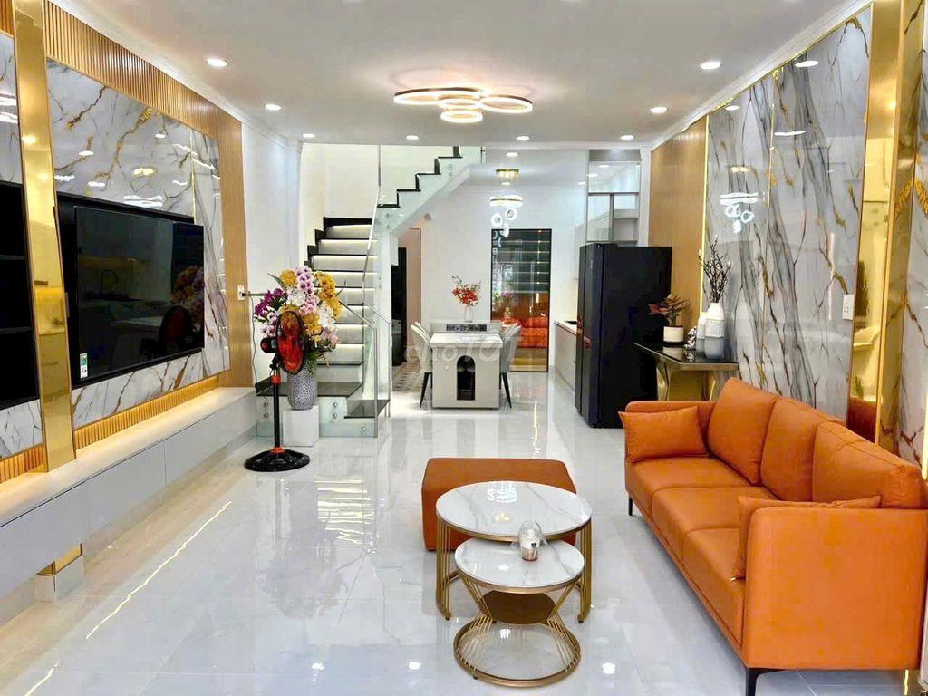 NHÀ 4 PHÒNG NGỦ NGAY UỶ BAN HUYỆN NHÀ BÈ SÂN XE HƠI.