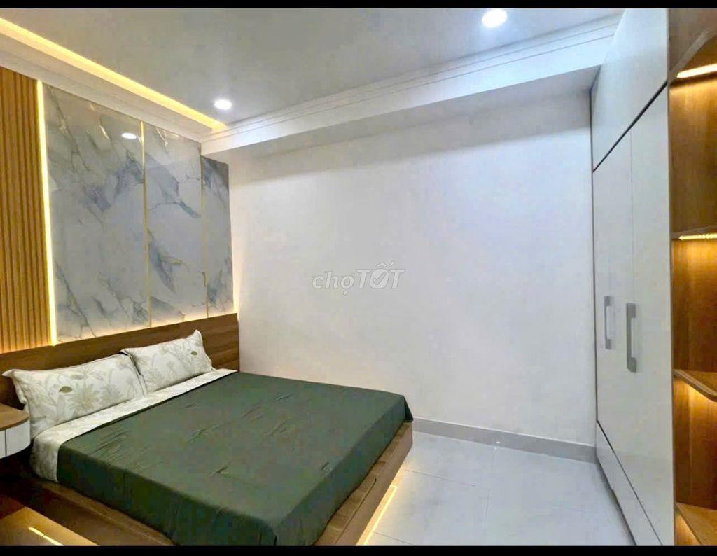 NHÀ 4 PHÒNG NGỦ NGAY UỶ BAN HUYỆN NHÀ BÈ SÂN XE HƠI.