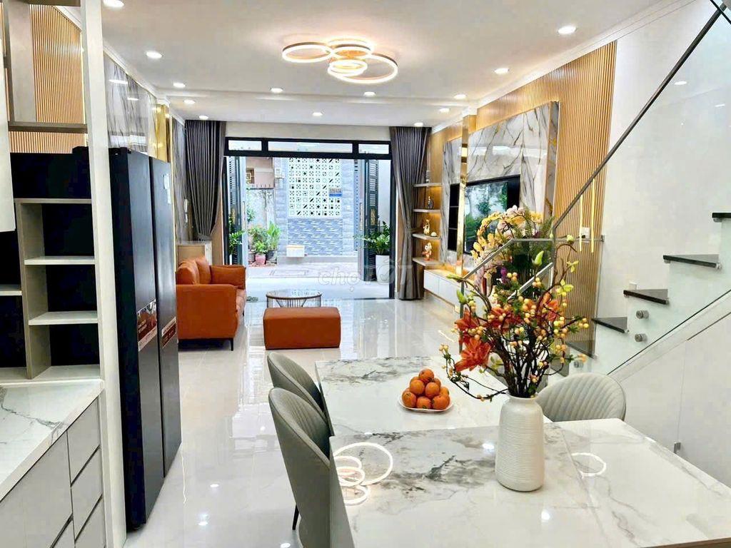 NHÀ 4 PHÒNG NGỦ NGAY UỶ BAN HUYỆN NHÀ BÈ SÂN XE HƠI.