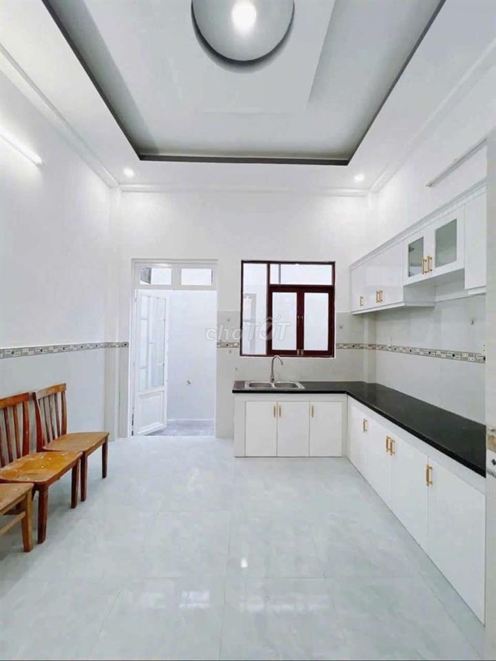 Nhà 3 Tầng Gồm 6 phòng ngủ ban công trước sau rất hiếm.