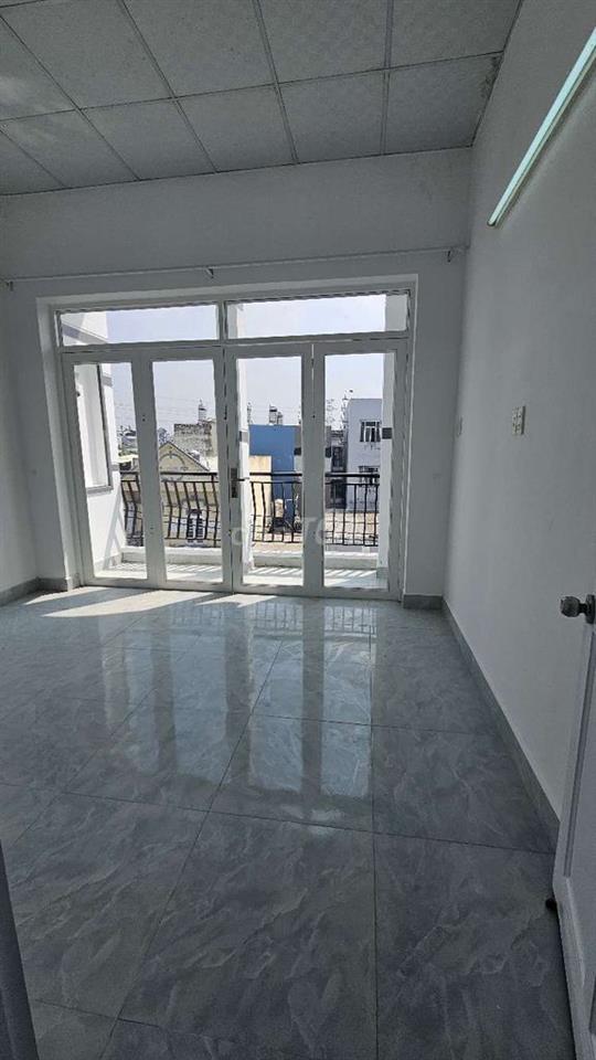 Nhà 3 Tầng Gồm 6 phòng ngủ ban công trước sau rất hiếm.