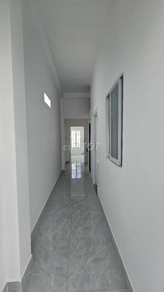 Nhà 3 Tầng Gồm 6 phòng ngủ ban công trước sau rất hiếm.