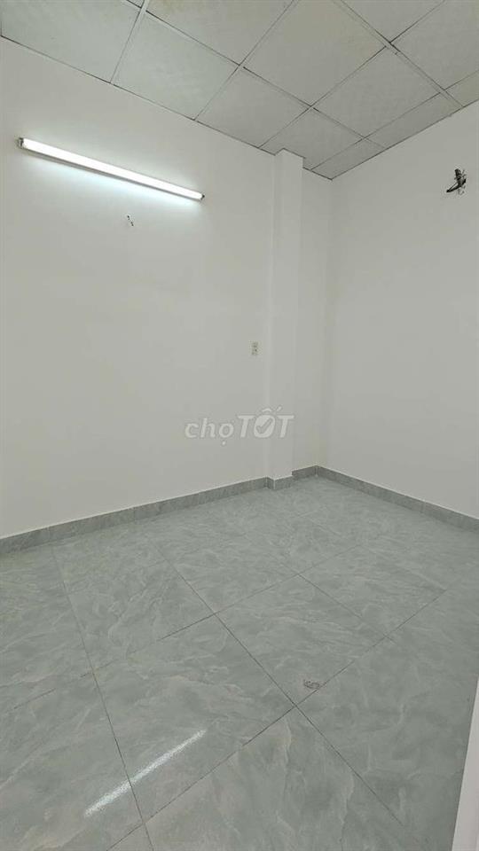 Nhà 3 Tầng Gồm 6 phòng ngủ ban công trước sau rất hiếm.