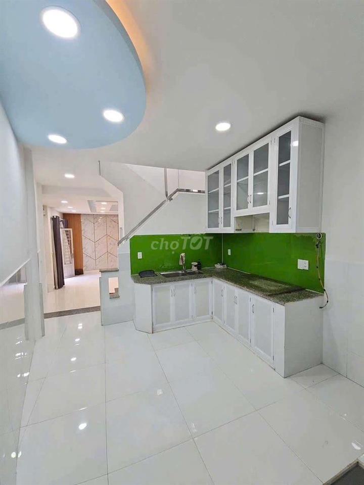 Nhà bán ngay trung tâm đường huỳnh tấn phát cạnh trường học  cấp 2