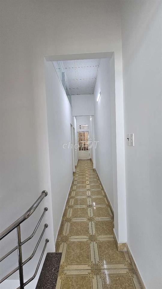 Nhà sát bên làng đại học phước kiển đường lê văn lương.