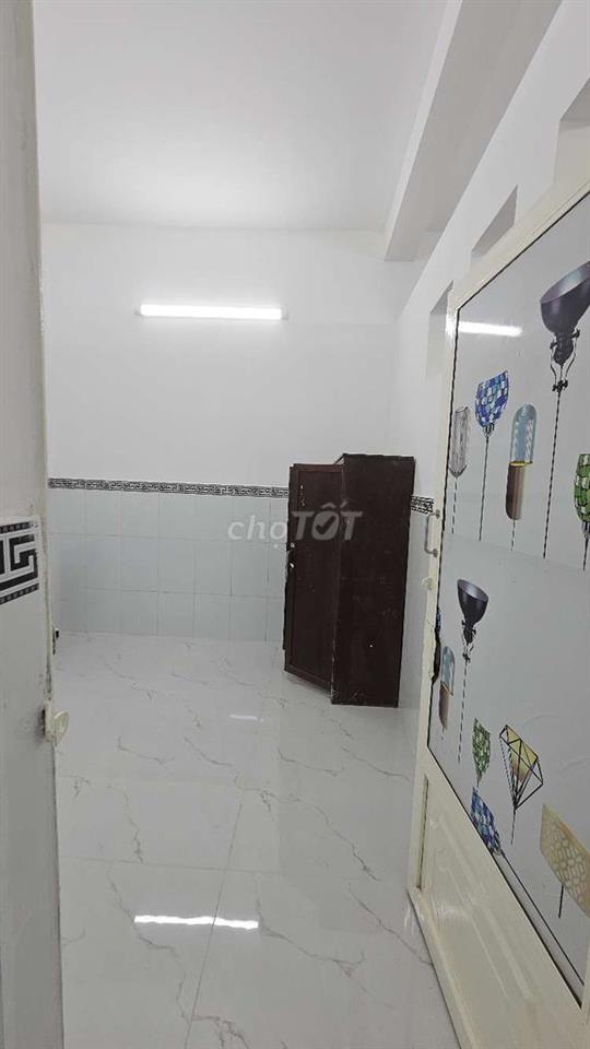 Nhà sát bên làng đại học phước kiển đường lê văn lương.