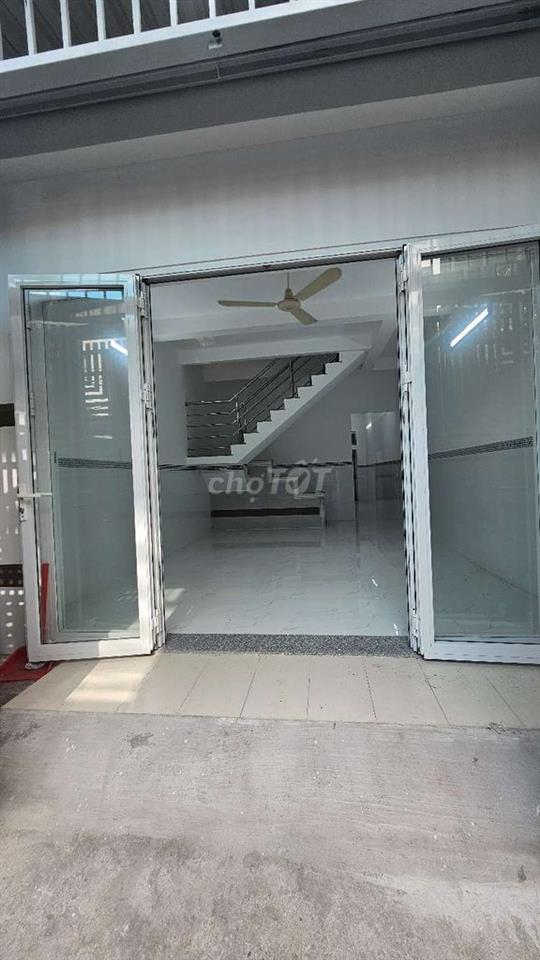 Nhà sát bên làng đại học phước kiển đường lê văn lương.
