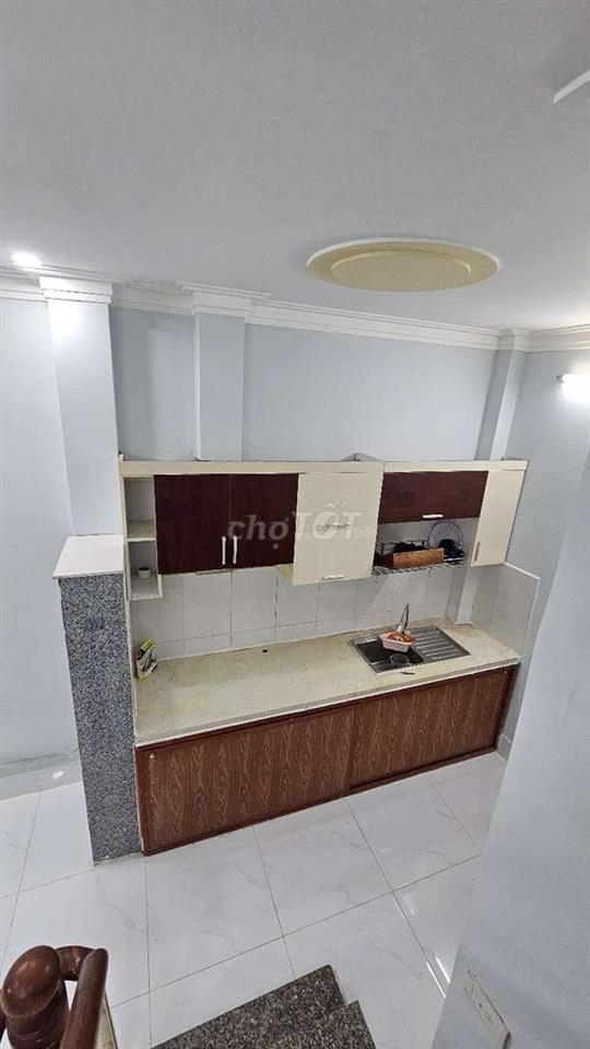 Nhà Mới dọn vào ở liền gần chợ đường huỳnh tấn phát.