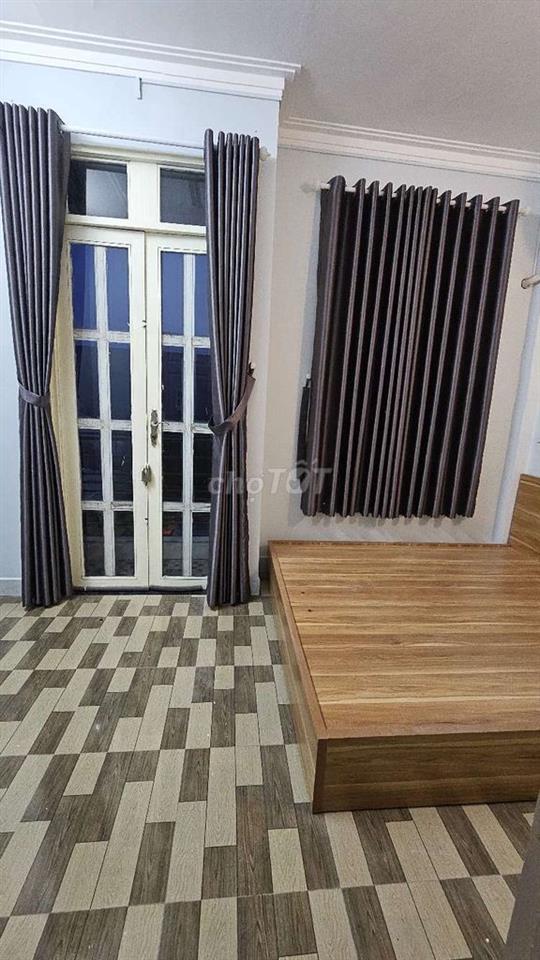 Nhà Mới dọn vào ở liền gần chợ đường huỳnh tấn phát.