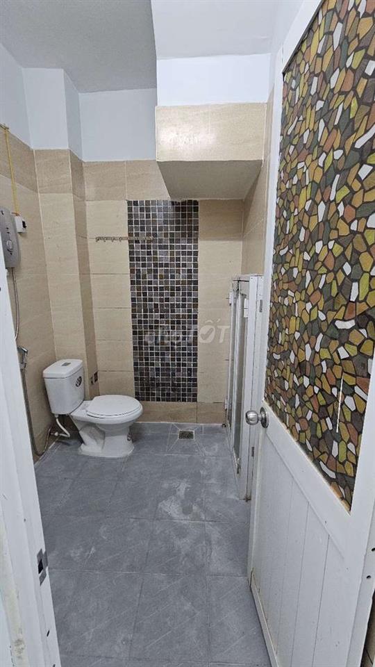 Nhà Mới dọn vào ở liền gần chợ đường huỳnh tấn phát.