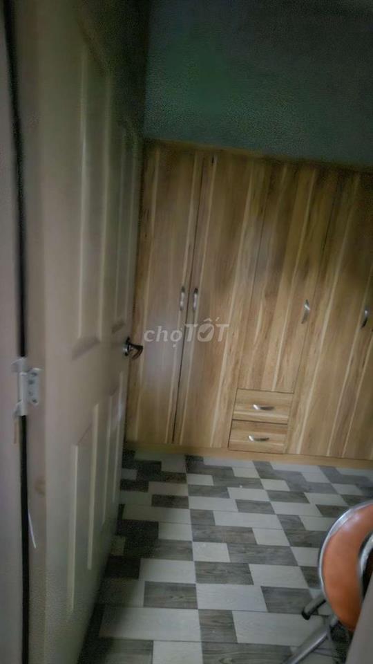 Nhà Mới dọn vào ở liền gần chợ đường huỳnh tấn phát.