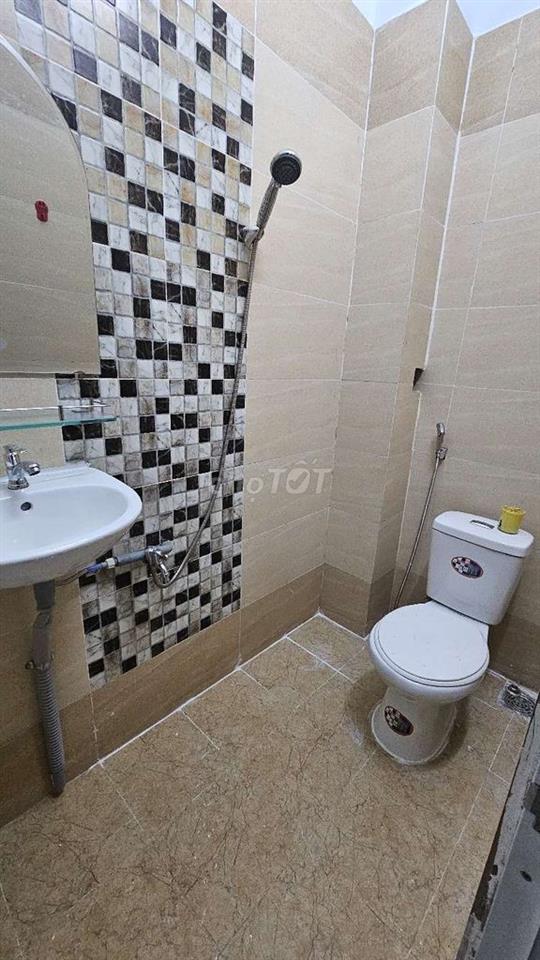 Nhà Mới dọn vào ở liền gần chợ đường huỳnh tấn phát.