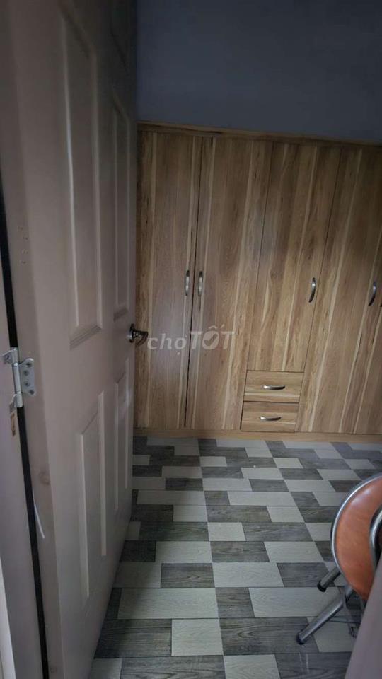 Nhà Mới dọn vào ở liền gần chợ đường huỳnh tấn phát.