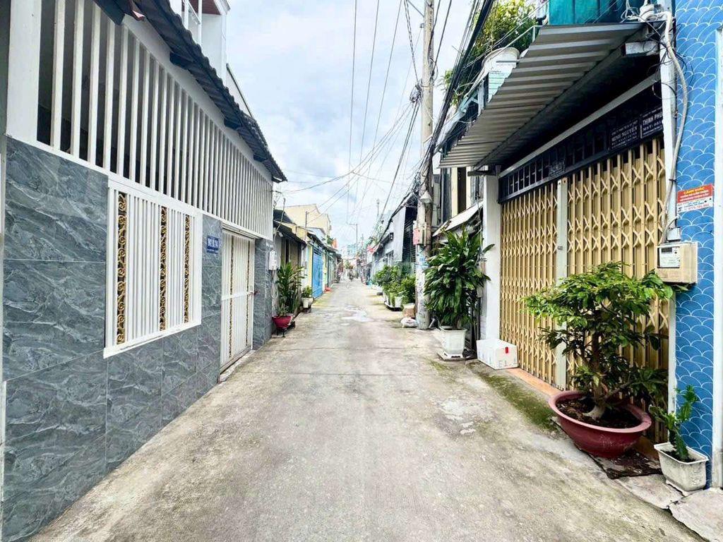 Nhà Mặt Tiền Hẻm 55M2 Thiết kế 3PN hẻm Thông.