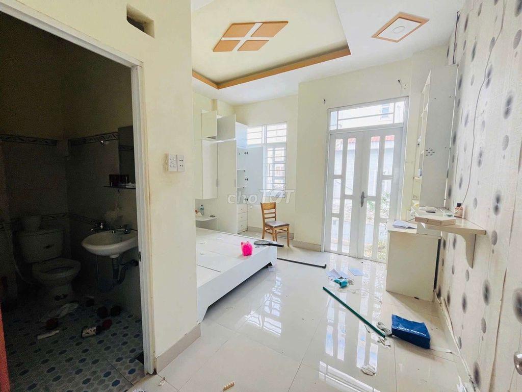 Nhà sổ sẵn công chứng sang tên nhà 3 tầng 4 phòng ngủ