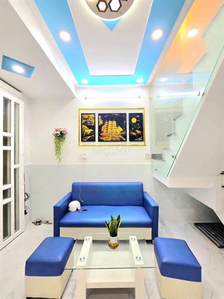 Nhà Đúc Trệt Lầu Vào ở liền đường Huỳnh tấn phát