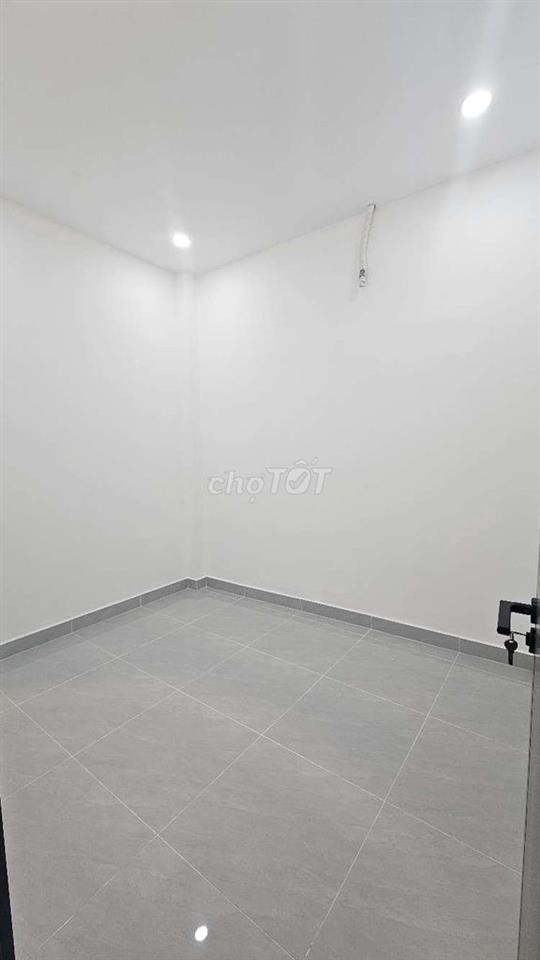 Nhà cấp 4 diện tích rộng hẻm 8m sổ hồng riêng 