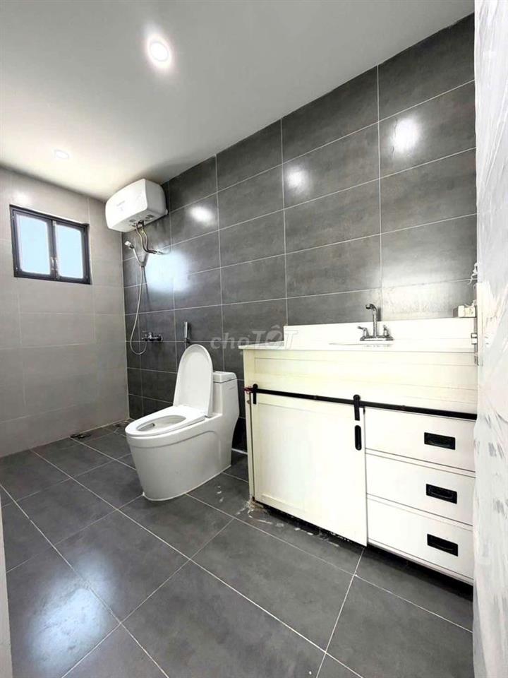 Nhà 4 phòng ngủ sổ hồng riêng ngay trung tâm nhà bè gần phú mỹ hưng